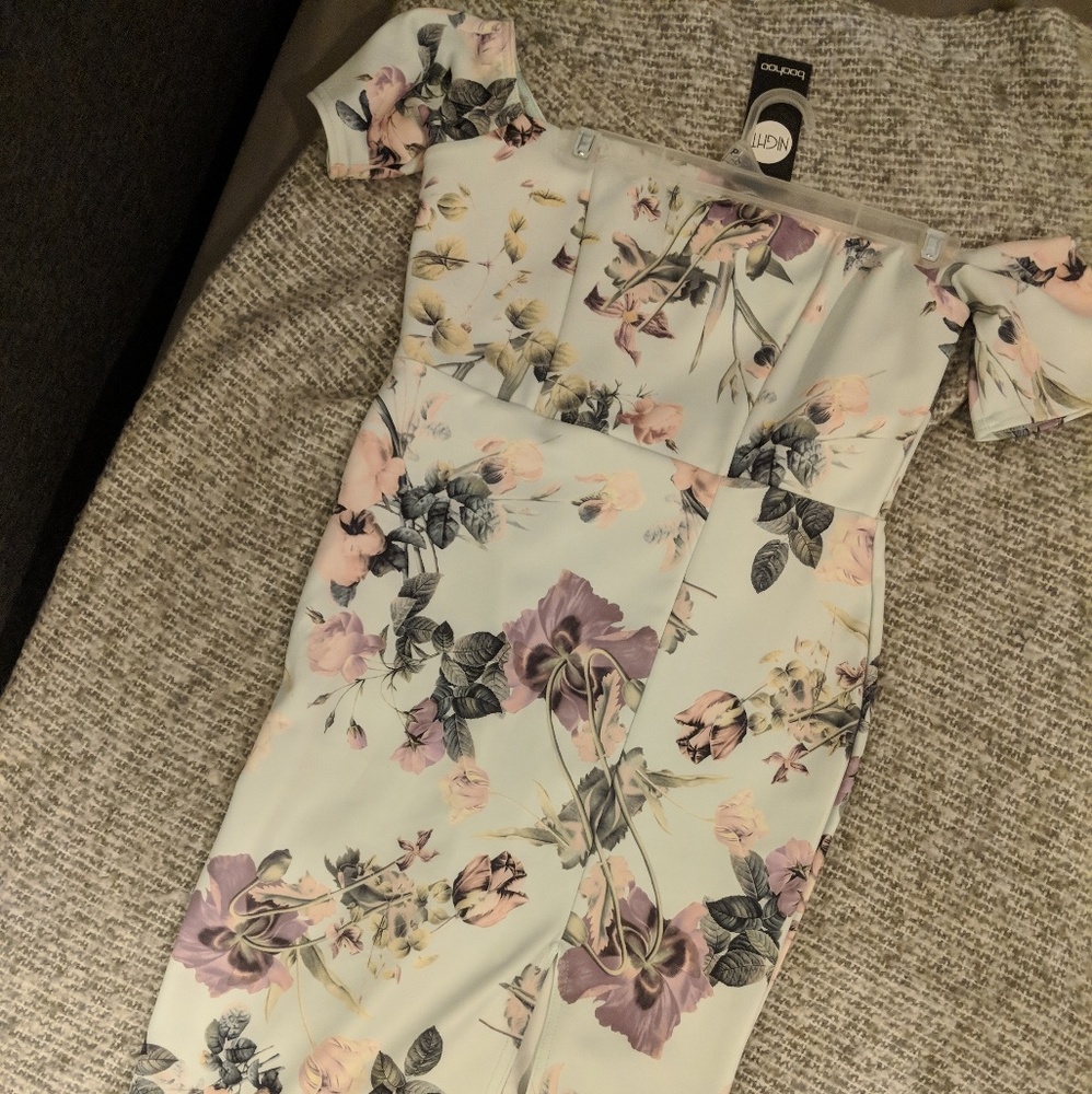 NWT Boohoo off the shoulder floral midi dress